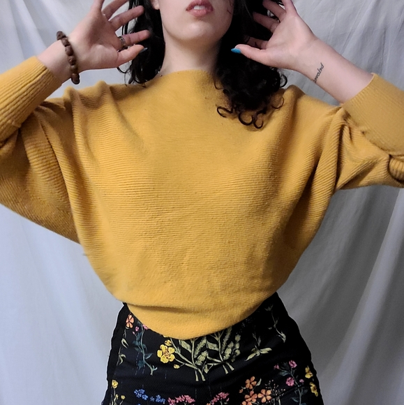 Yellow wide sleeve sweater - Picture 3 of 6